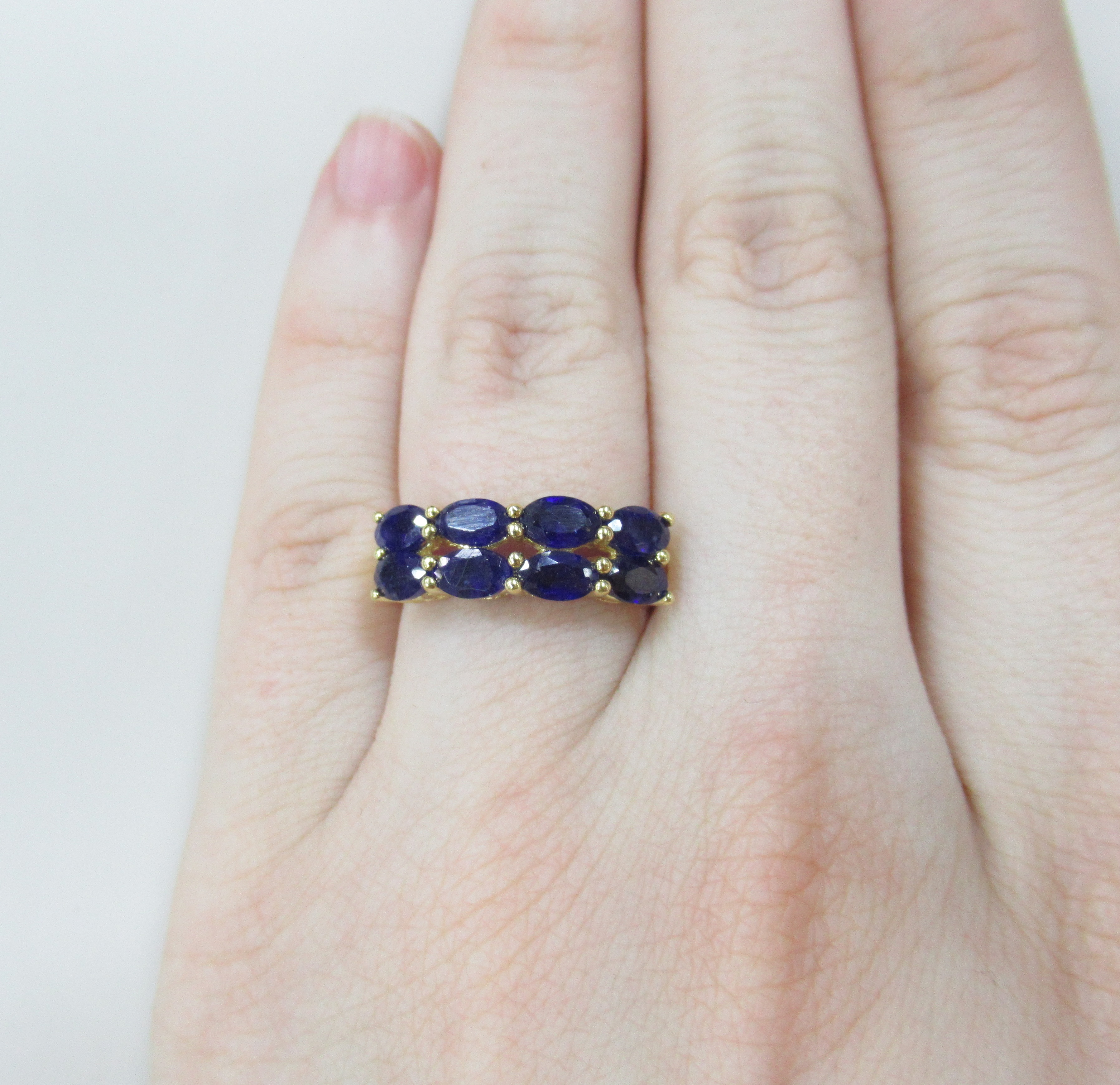 Серебряное кольцо с сапфирами